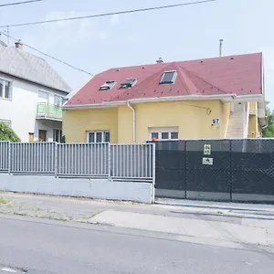Hi-bp Garden City Batsanyi 3 Rooms, Upstairs Near The City Train With Free Parking Budapeszt